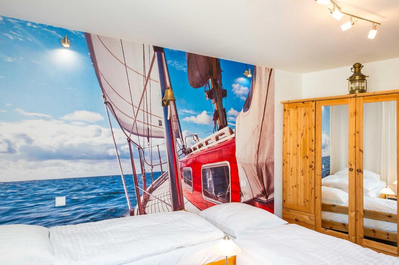 Traumfaengerloge -Hafenresidenz Apartment Waren  Bagian luar foto