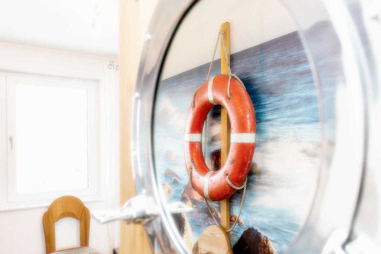 Traumfaengerloge -Hafenresidenz Apartment Waren  Bagian luar foto