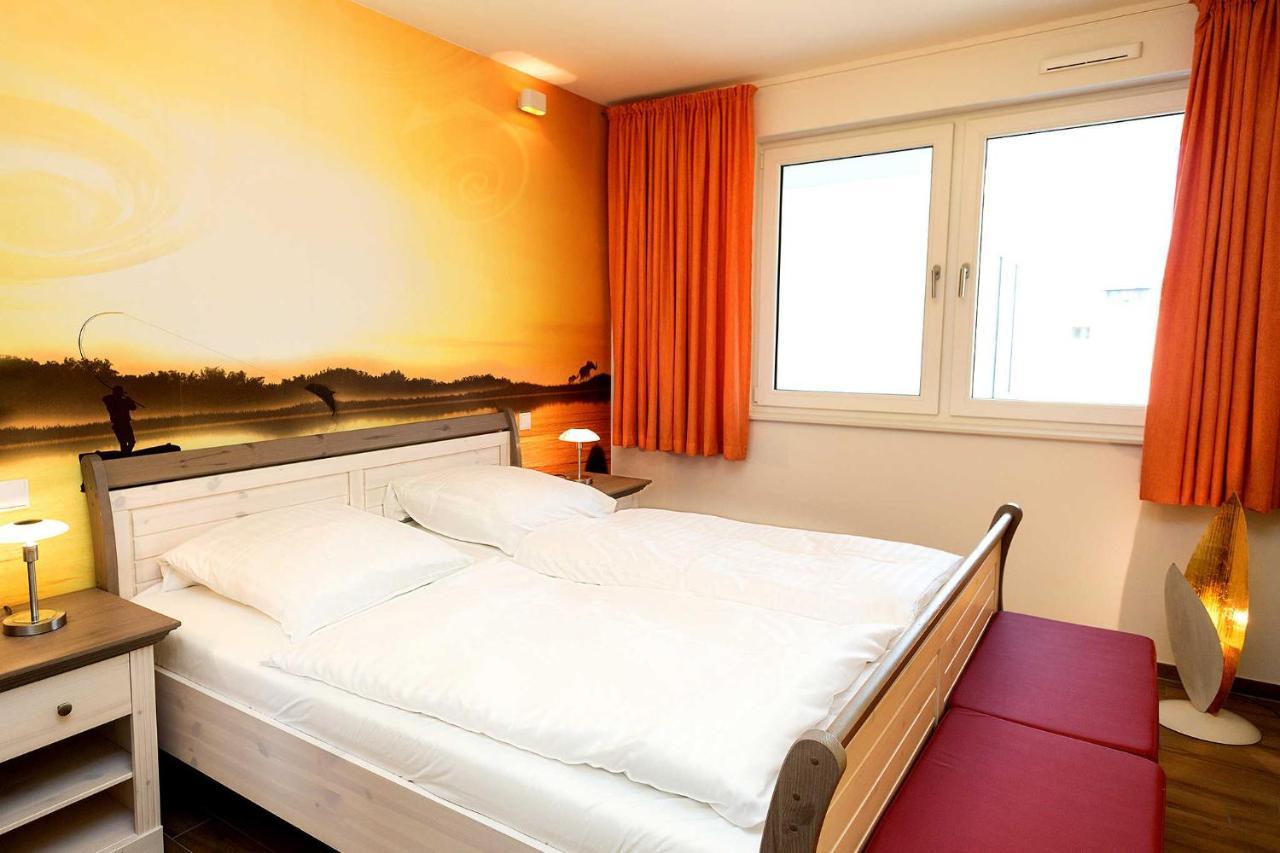 Traumfaengerloge -Hafenresidenz Apartment Waren  Bagian luar foto