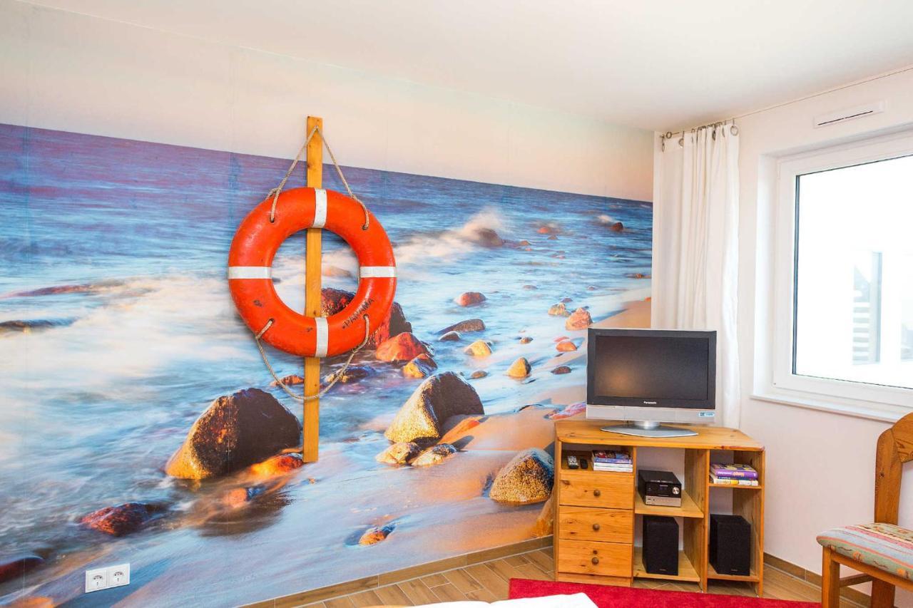 Traumfaengerloge -Hafenresidenz Apartment Waren  Bagian luar foto